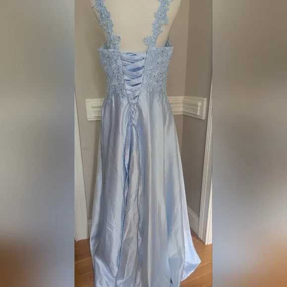 Elegant Blue Lace Dress - Picture 3 of 9